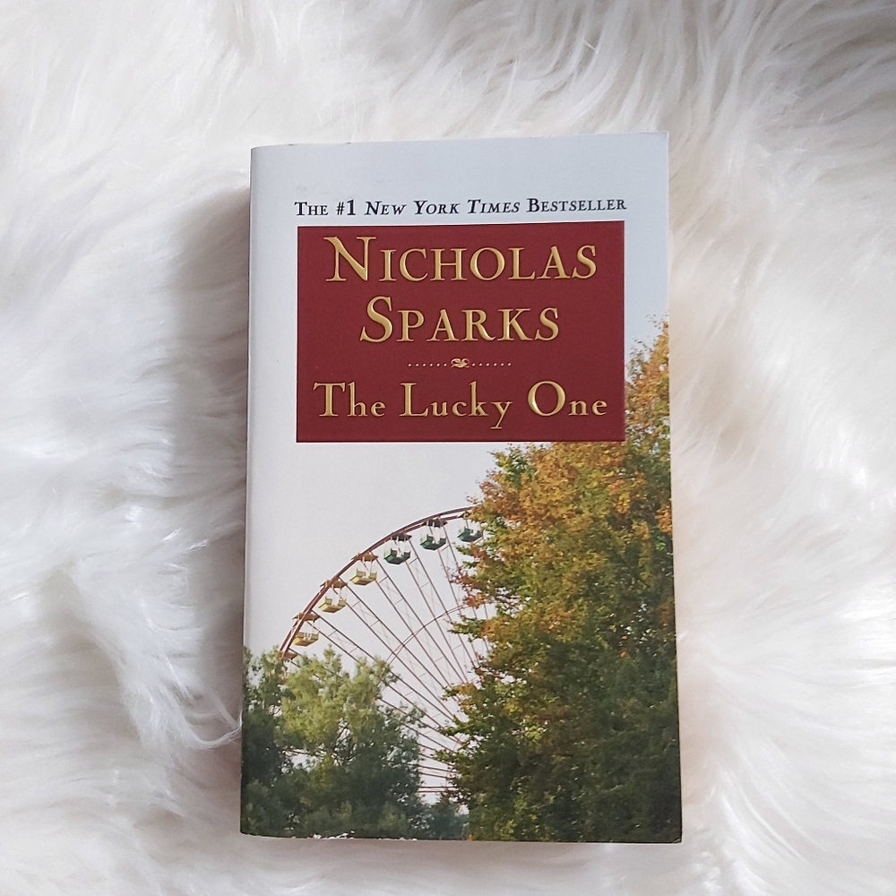 The Lucky One by Nicholas Sparks Book